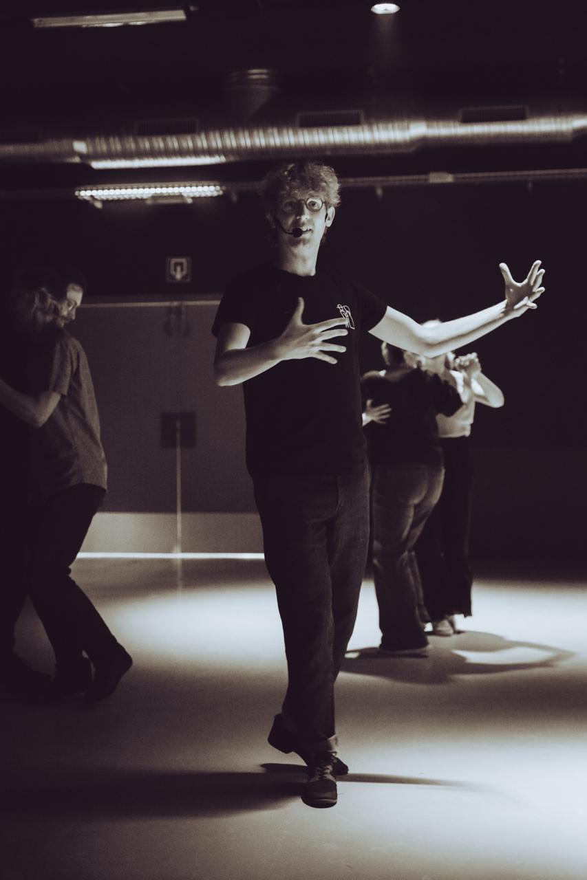 Pieter-Jan Hantson teaching a couple dance