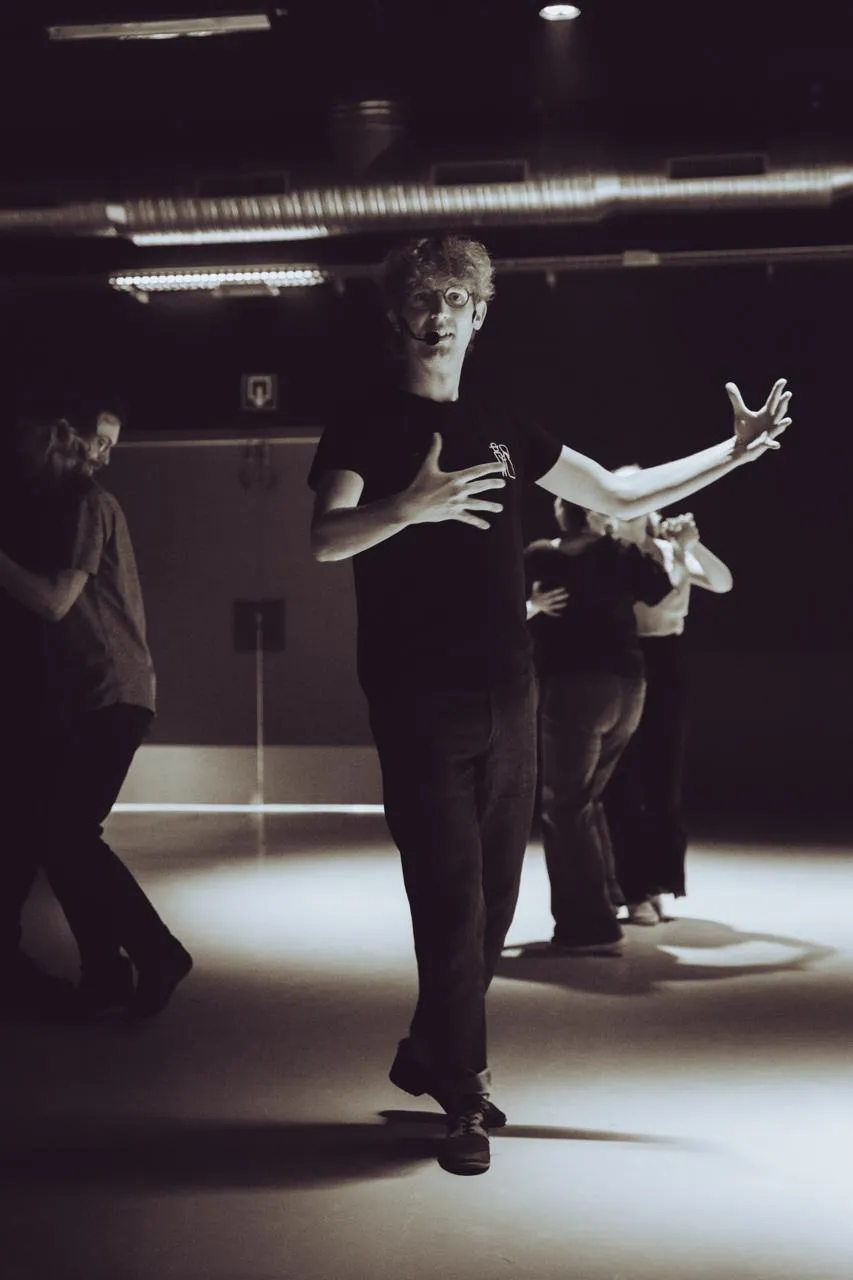 Pieter-Jan Hantson teaching a couple dance